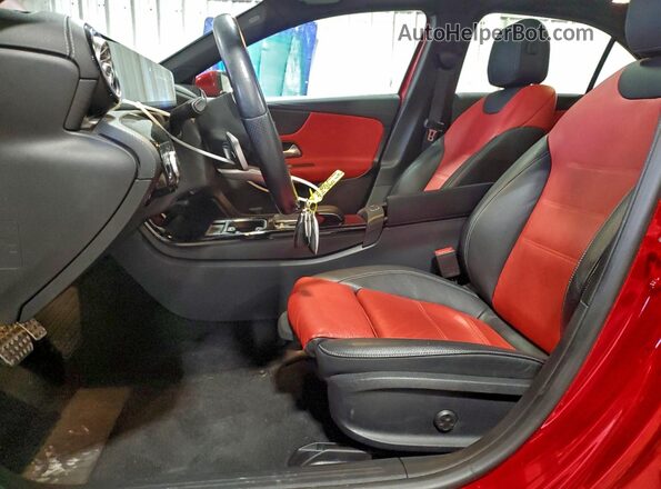 W1K3G4FB2LW044338 2020 MERCEDES-BENZ A Red Вид салону спереду