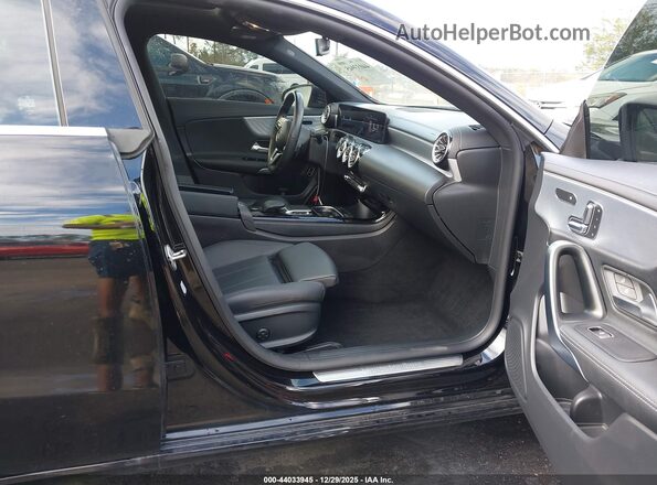 W1K5J4HB3NN265995 2022 MERCEDES-BENZ CLA-CLASS Black Vista interior delantera
