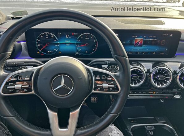 W1K5J4HB4NN299072 2022 MERCEDES-BENZ CLA-CLASS Черный Вид салона спереди
