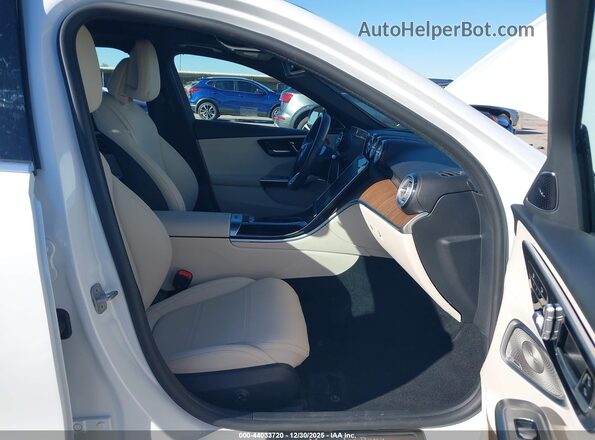 W1KAF4HB0SR241500 2025 MERCEDES-BENZ C-CLASS White Front interior view