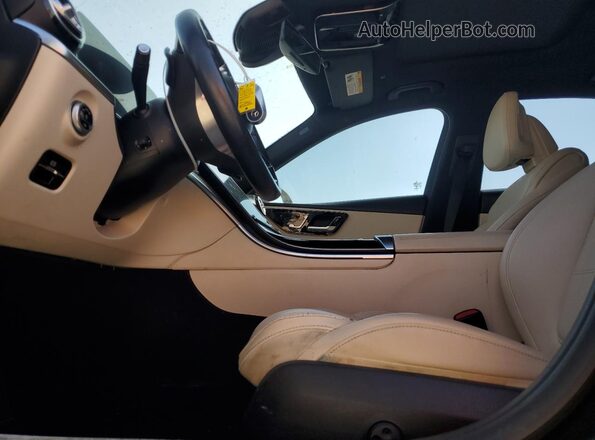 W1KAF4HBXNR013122 2022 MERCEDES-BENZ C Black წინა სალონის ხედი