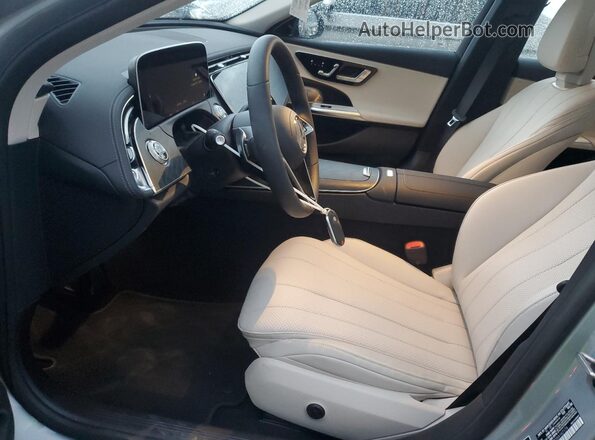 W1KLF6BB3SA167176 2025 MERCEDES-BENZ E Silver წინა სალონის ხედი