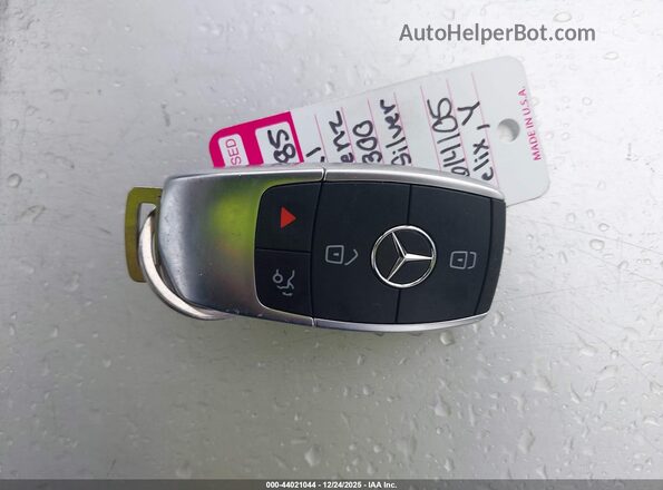 W1KWF8DB0MR614105 2021 MERCEDES-BENZ C-CLASS Silver Vista del salpicadero