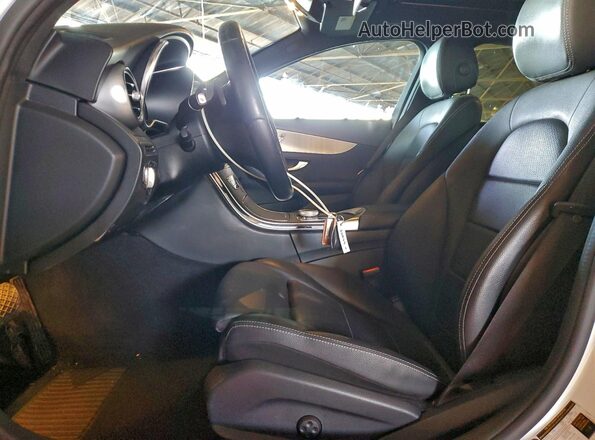 W1KWF8DB1MR613044 2021 MERCEDES-BENZ C White Вид салону спереду