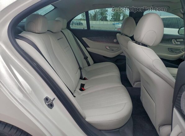 W1KZF8DB4MA905802 2021 MERCEDES-BENZ E White Vista de los asientos traseros