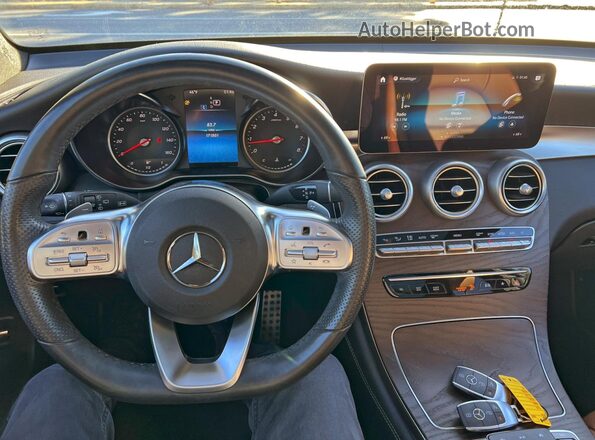 W1N0G8EBXLF844965 2020 MERCEDES-BENZ GLC-CLASS Синий Вид панели приборов