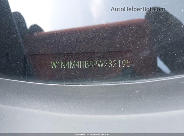 W1N4M4HB8PW282195 2023 MERCEDES-BENZ GLB-CLASS Gray Շարժիչի բաժամունքի տեսք