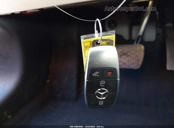 W1N9M0KB4NN009426 2022 MERCEDES-BENZ EQB 300 SUV White Widok deski rozdzielczej