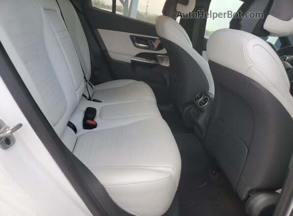 W1NKM4HB9RF203496 2024 MERCEDES-BENZ GLC-CLASS White Widok wnętrza z tyłu