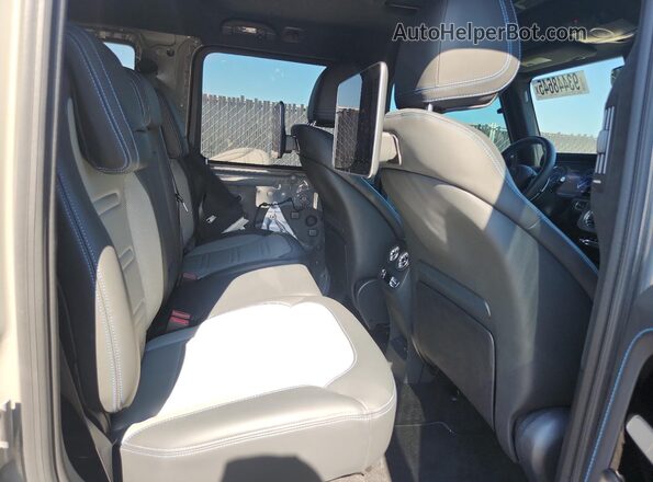 W1NWM0AB4SX021645 2025 MERCEDES-BENZ G-CLASS Gray Widok tylnych siedzeń