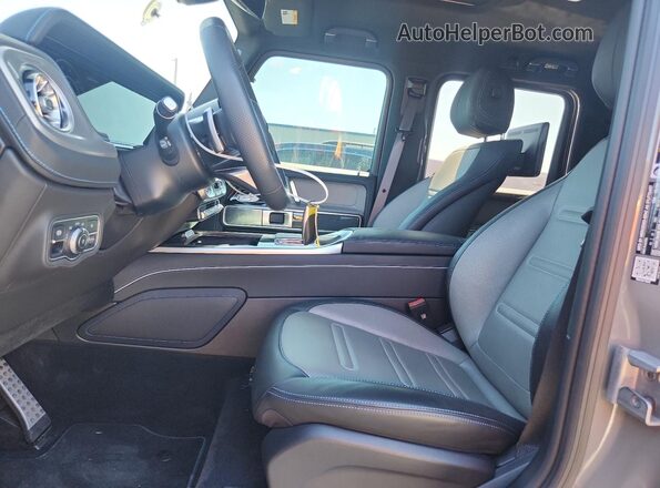 W1NWM0AB4SX021645 2025 MERCEDES-BENZ G-CLASS Gray Widok wnętrza z przodu