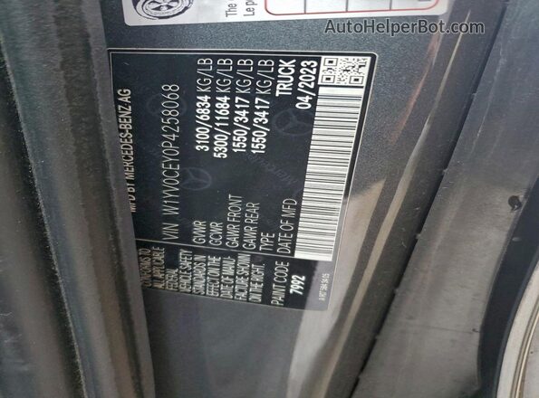 W1YV0CEY0P4258068 2023 MERCEDES-BENZ METRIS Gray Widok naklejki z numerem VIN