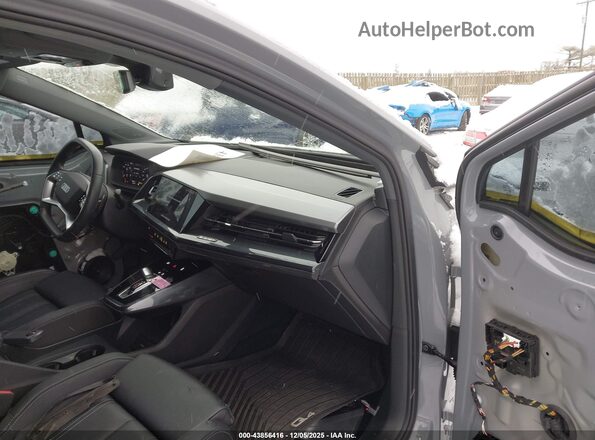 WA142BFZ2RP010038 2024 AUDI Q4 Gray Widok wnętrza z przodu