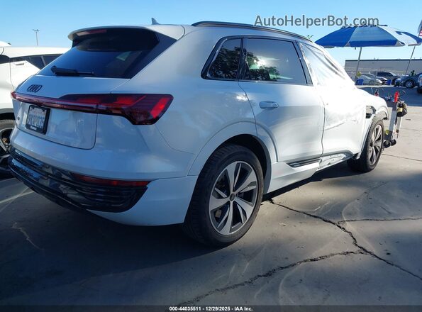 WA14AAGEXRB043049 2024 AUDI Q8 E-TRON White Tył prawy