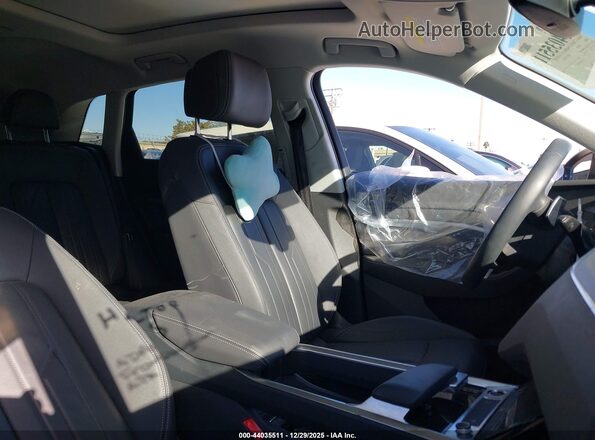 WA14AAGEXRB043049 2024 AUDI Q8 E-TRON White Widok wnętrza z przodu