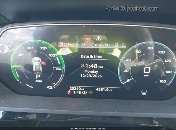 WA14AAGEXRB043049 2024 AUDI Q8 E-TRON White Widok tylnych siedzeń