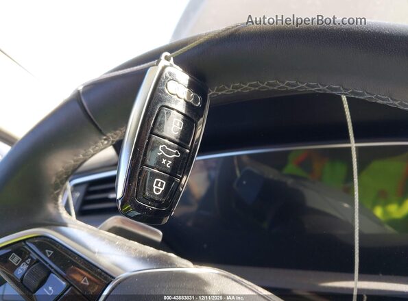 WA15AAGE6RB024583 2024 AUDI Q8 E-TRON Black Առջևի վահանակի տեսք