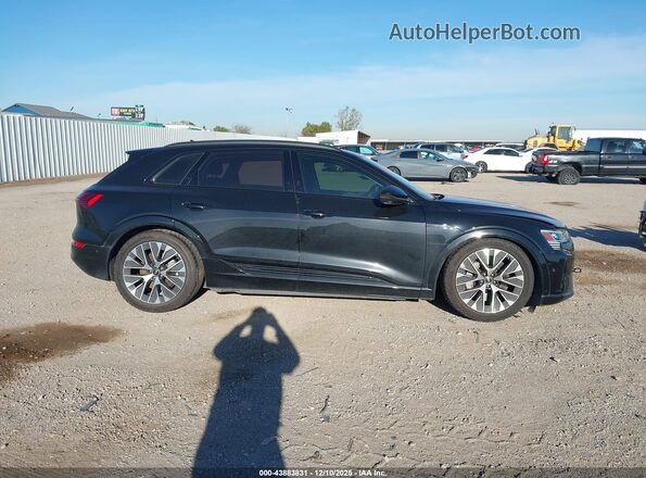 WA15AAGE6RB024583 2024 AUDI Q8 E-TRON Black Սալոնի հետևի տեսք