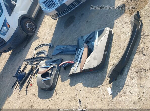 WA15AAGE6RB066977 2024 AUDI Q8 E-TRON Blue ხელსაწყოთა პანელის ხედი