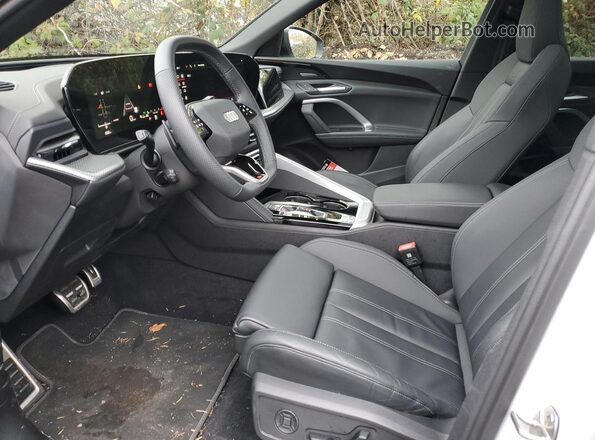 WA15AAGU9S2017401 2025 AUDI Q5 White Vista interior delantera