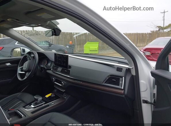 WA1AAAFY2M2082189 2021 AUDI Q5 White Вид салону спереду