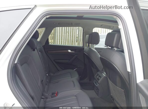 WA1AAAFY2M2082189 2021 AUDI Q5 White Вид наклейки з VIN-кодом