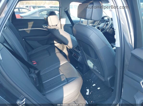 WA1AAAGE0MB020567 2021 AUDI E-TRON Gray VIN կոդի պիտակի տեսք