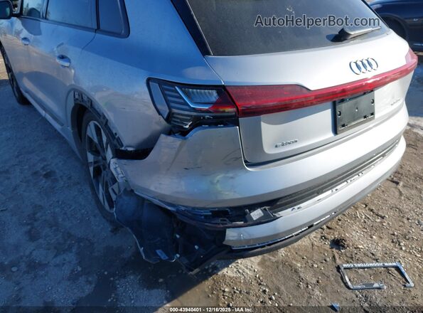 WA1AAAGE0MB026711 2021 AUDI E-TRON Silver Widok z przodu