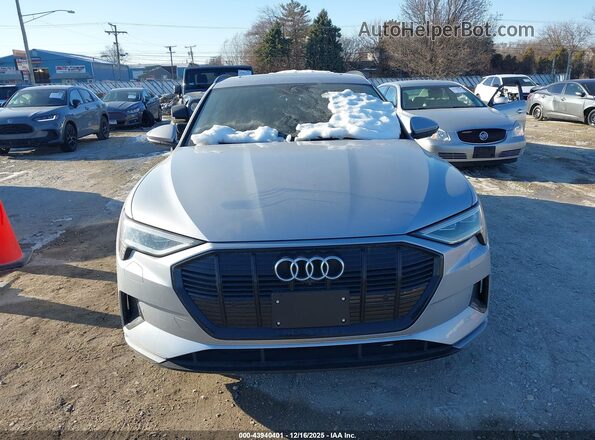 WA1AAAGE0MB026711 2021 AUDI E-TRON Silver Widok zestawu wskaźników