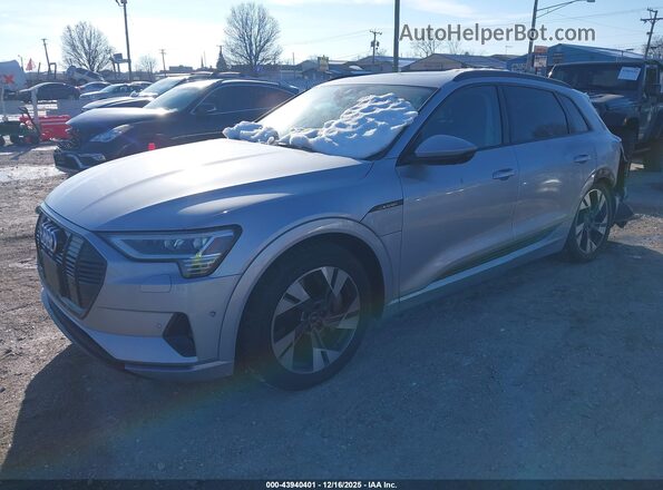 WA1AAAGE0MB026711 2021 AUDI E-TRON Silver Przód lewy