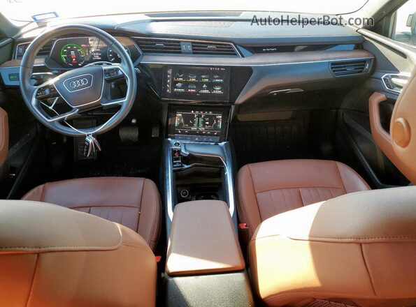 WA1AAAGE2NB005795 2022 AUDI E-TRON Gray Dashboard view