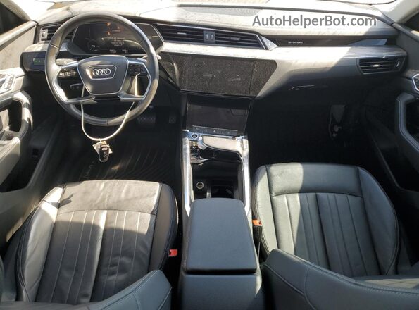 WA1AAAGE4MB030552 2021 AUDI E-TRON White Widok deski rozdzielczej