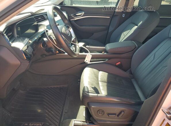 WA1AAAGE4MB030552 2021 AUDI E-TRON White Widok wnętrza z przodu