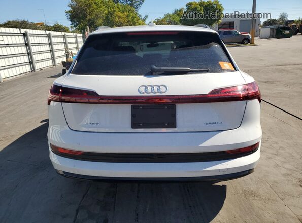 WA1AAAGE4MB030552 2021 AUDI E-TRON White Widok z tyłu