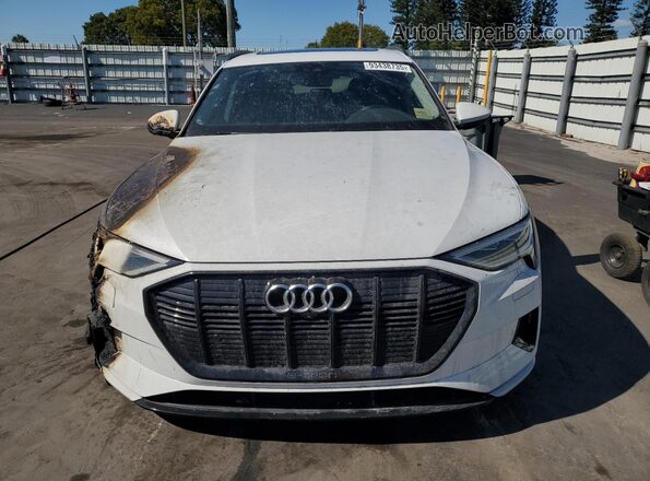 WA1AAAGE4MB030552 2021 AUDI E-TRON White Widok z przodu