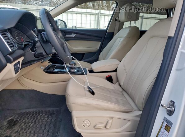 WA1ABAFY1R2020657 2024 AUDI Q5 White Սալոնի դիմացի տեսք