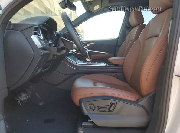 WA1ACBF72PD027046 2023 AUDI Q7 White Front interior view