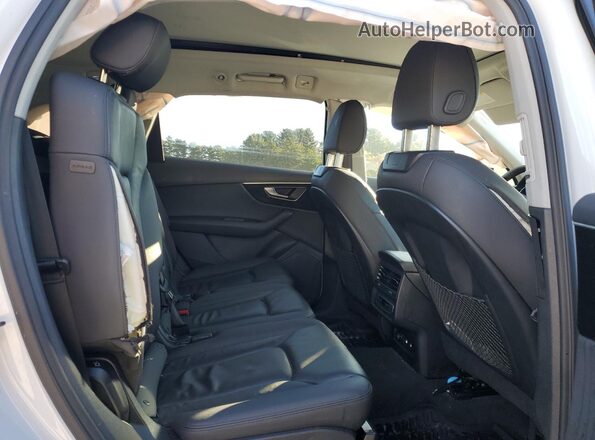 WA1ACBF74PD011446 2023 AUDI Q7 White უკანა სალონის ხედი