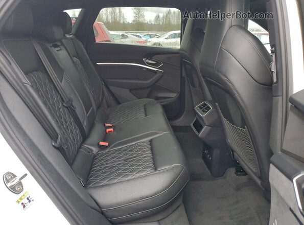 WA1ACBGE3NB040250 2022 AUDI E-TRON White Vista interior trasera
