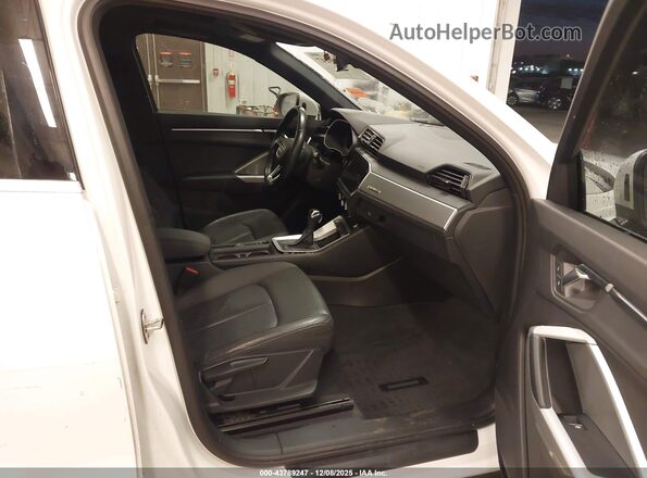 WA1AECF3XL1075421 2020 AUDI Q3 White Widok wnętrza z przodu