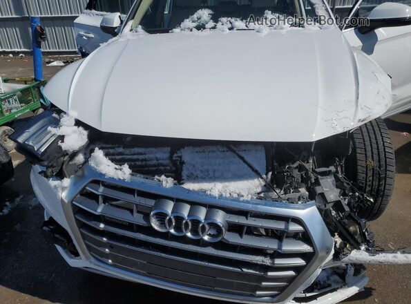 WA1ANAFY7L2054956 2020 AUDI Q5 White Vista del compartimento del motor