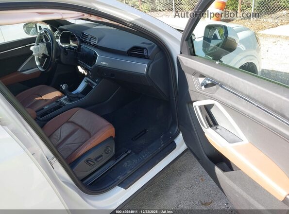 WA1AUCF3XM1147707 2021 AUDI Q3 White Вид салону спереду