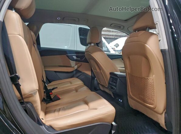 WA1AXAF76LD000683 2020 AUDI Q7 Black Вид задньої частини салону