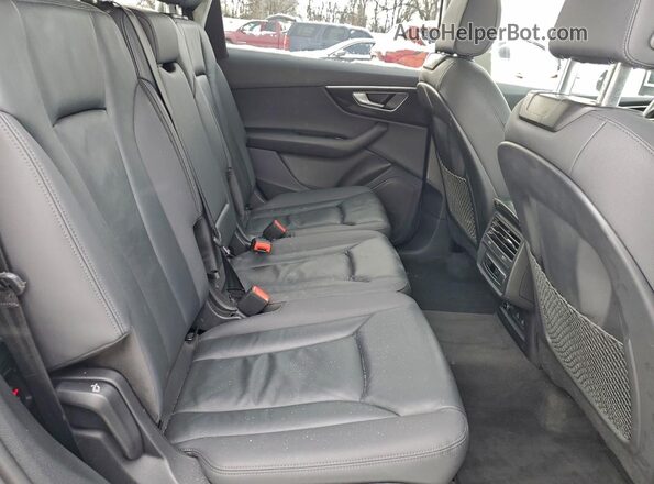 WA1AXBF78ND021513 2022 AUDI Q7 Silver Widok wnętrza z tyłu