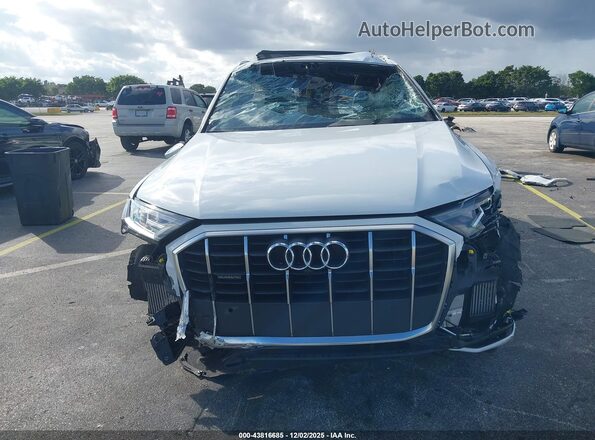 WA1AXBF79ND002744 2022 AUDI Q7 White Вид задньої частини салону