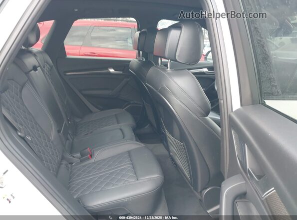 WA1B4AFY3R2044957 2024 AUDI SQ5 White VIN კოდის სტიკერის ხედი