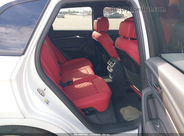 WA1B4AFYXR2089832 2024 AUDI SQ5 White Vista de la etiqueta del VIN