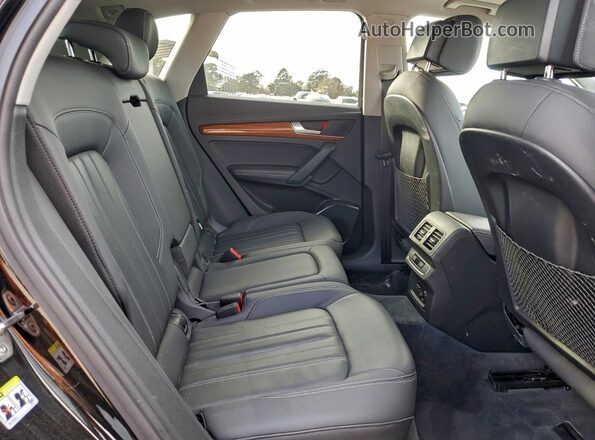 WA1BAAFY7M2123114 2021 AUDI Q5 Black Вид задньої частини салону