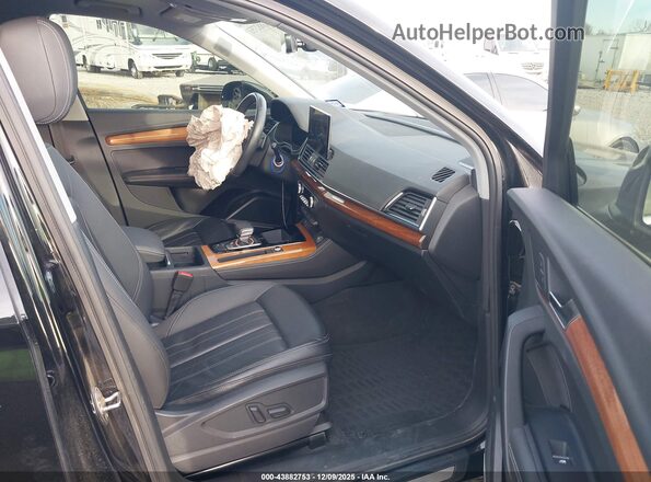 WA1BBAFY8N2106367 2022 AUDI Q5 Black Вид салону спереду