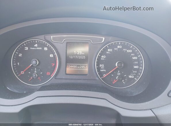 WA1BCCFS8HR004180 2017 AUDI Q3 Red Widok tylnych siedzeń